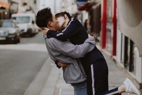 Ảnh đời thường ngọt ngào của Trấn Thành và Hari Won