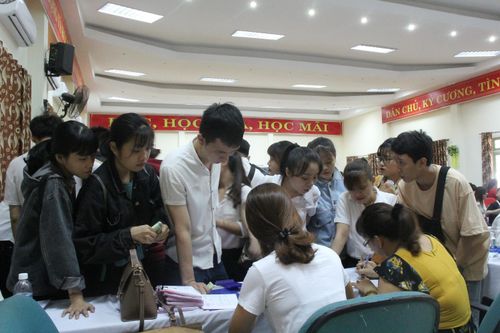 Hơn 1.500 người lao động tham gia ngày hội việc làm