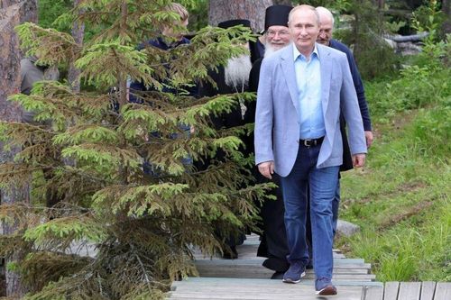 Hé lộ công nghệ đặc biệt trên đôi giày của Tổng thống Nga Putin