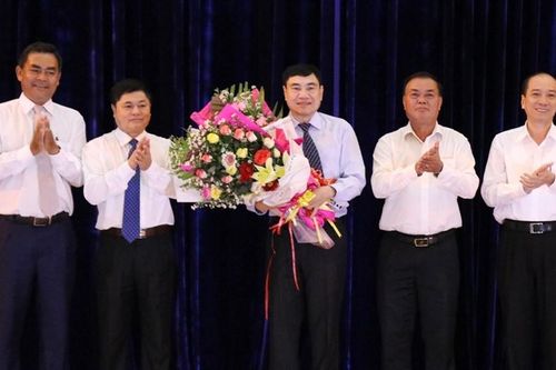 Bộ Chính trị điều động, bổ nhiệm nhân sự