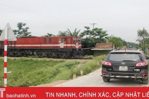 Phớt lờ cảnh báo, tai nạn giao thông đường sắt ở Hà Tĩnh luôn 'rình rập'!