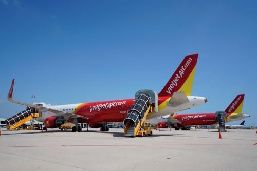 Vietjet ngừng khai thác và thay đổi giờ 4 chuyến bay vì bão Danas