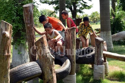 Sân chơi phiêu lưu, khuyến khích trẻ em tự do, sáng tạo