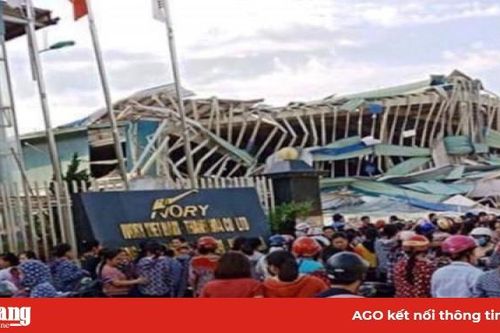 Giông lốc lớn làm đổ sập nhà xưởng của công ty Ivory Việt Nam có 3.000 công nhân
