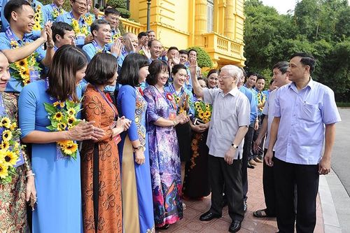 Tổng Bí thư, Chủ tịch nước Nguyễn Phú Trọng gặp mặt cán bộ công đoàn tiêu biểu, xuất sắc