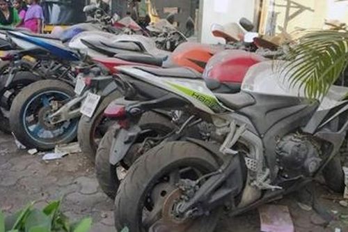 Số phận hẩm hiu của những siêu mô tô bị 'giam cầm' ở đồn cảnh sát