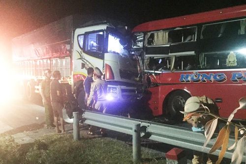 Tai nạn liên hoàn trong đêm, 1 người chết, 12 người bị thương