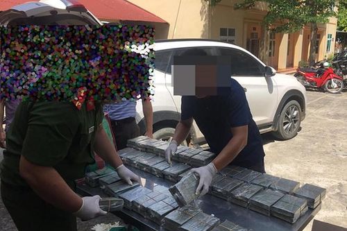 Phát hiện 100 bánh heroin trên xe ô tô Tucson