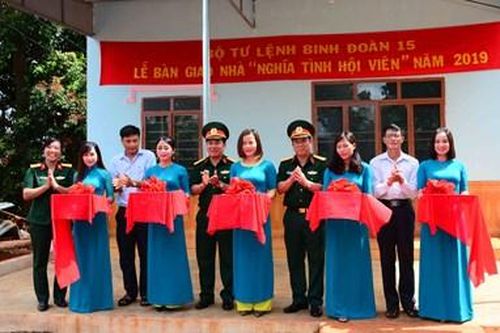 Binh đoàn 15 : Khánh thành, trao tặng hai ngôi nhà cho đối tượng chính sách