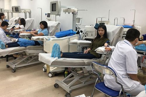 Đông đảo người dân tham gia hiến máu vì bệnh nhân ung thư