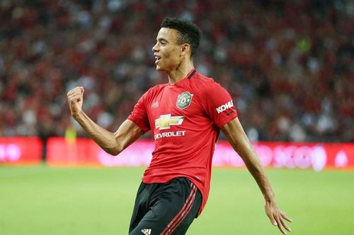 MU phát sốt với 'tiểu Persie' 17 tuổi ghi tuyệt phẩm