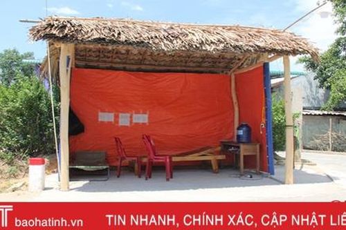 Nhiều chốt kiểm dịch ở Hà Tĩnh... 'vườn không nhà trống'!