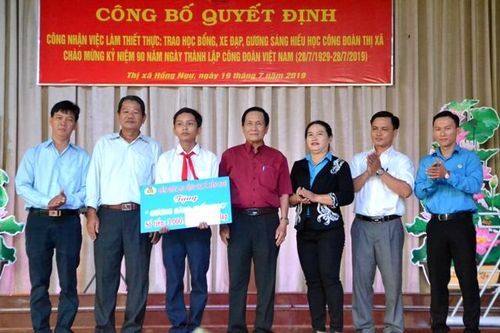 Công nhận công trình thiết thực 'Gương sáng hiếu học CĐ thị xã Hồng Ngự'
