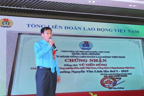 Ngành Hóa chất tuyên dương 90 gương sáng tiêu biểu