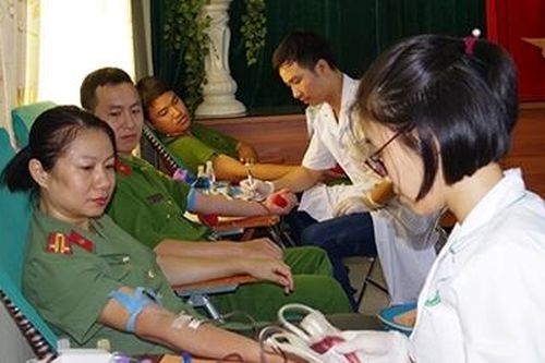 Chương trình 'Ấm tình quân dân' tại Hà Nam