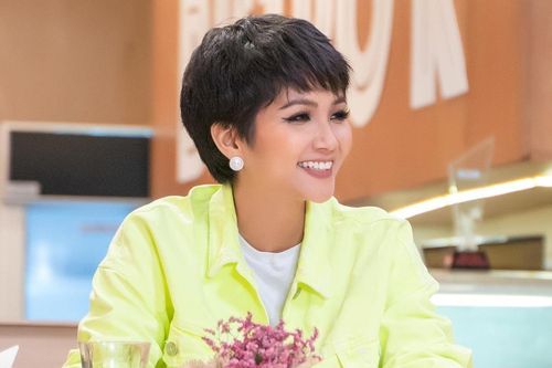 H'Hen Niê: 'Khi yêu, tôi như con nít nên bạn trai khổ tâm lắm'