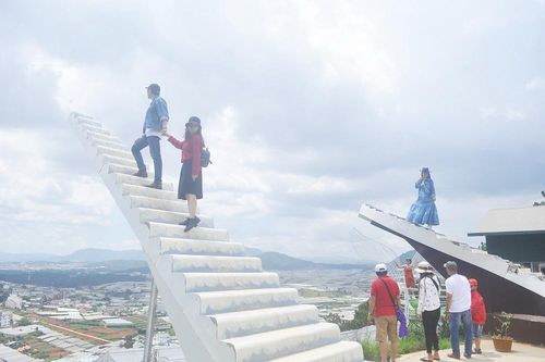 Buộc tháo dỡ 'Đường lên thiên đường'