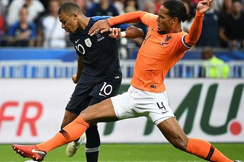 Quả bóng Vàng: Van Dijk vượt qua 50 đối thủ trong thế 'một chọi một'