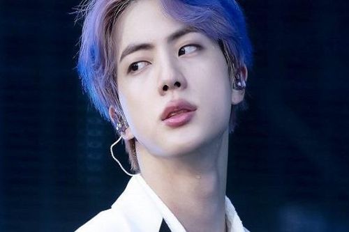 Jin BTS gây thương nhớ với 'bờ vai Thái Bình Dương' của mình