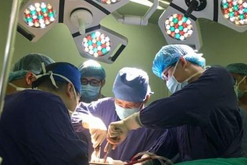 Bệnh viện Việt Đức cứu sống bệnh nhân 'gãy nửa người' do tai nạn giao thông