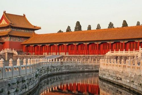 Cuộc cạnh tranh khốc liệt 'trăm người chọn một' bên trong Tử Cấm Thành