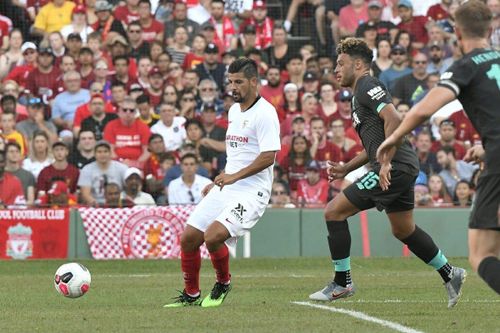 Liverpool thua muối mặt Sevilla dù chơi hơn người