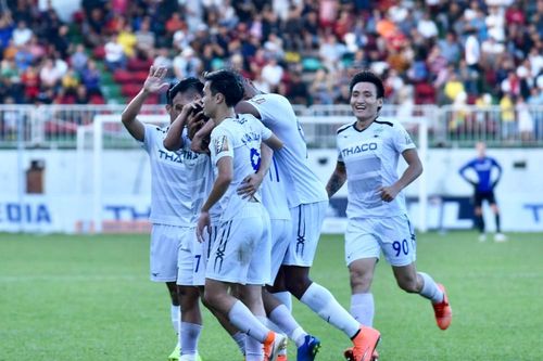HLV Nguyễn Đức Thắng: 'SLNA thua HAGL vì thiếu may mắn'
