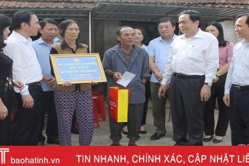 Chủ tịch MTTQ Việt Nam Trần Thanh Mẫn tri ân gia đình chính sách Hà Tĩnh