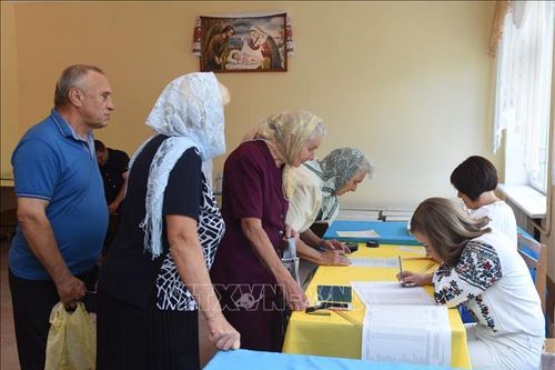 Thăm dò sau bỏ phiếu tại Ukraine: Đảng cầm quyền thắng lớn
