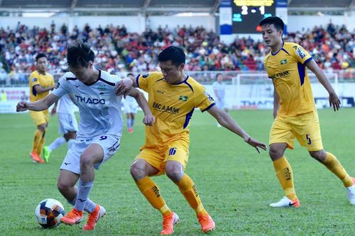 Ngôi sao tỏa sáng, HA.GL giành chiến thắng tưng bừng trước SLNA