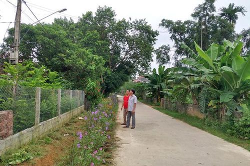Thắp sáng đường quê từ sức mạnh nhân dân