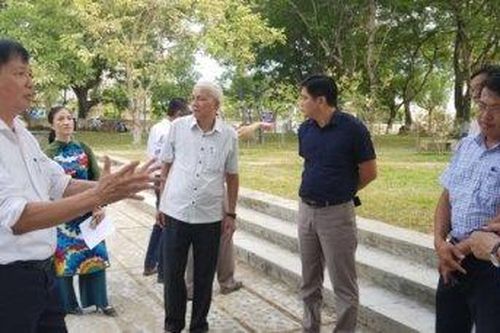 Văn hóa - Nghệ thuật Mỹ thuật - Điêu khắc Khảo sát chọn vị trí đặt tượng 'Người đàn ông cúi chào'