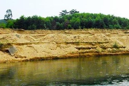 Doanh nghiệp khai thác cát trái phép chây ì khắc phục môi trường trên sông Bồ