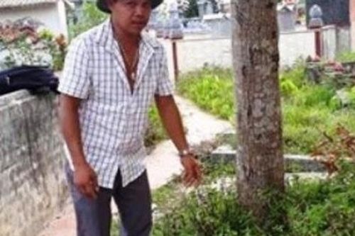Thi thể bé gái bị bỏ trong thùng giấy giữa nghĩa trang