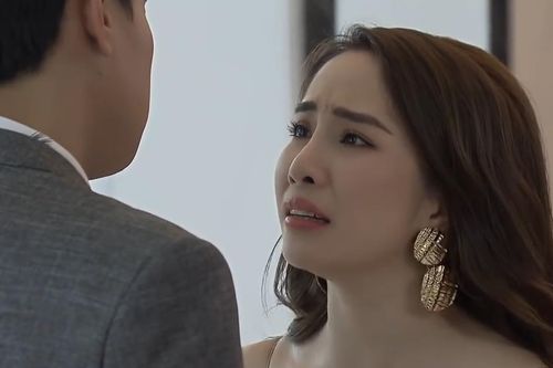 'Về nhà đi con' tập 71: Vũ ghẻ lạnh Nhã, rơi nước mắt vì mất Thư