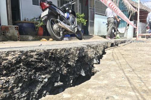 Khẩn trương xây dựng các dự án chống sạt lở