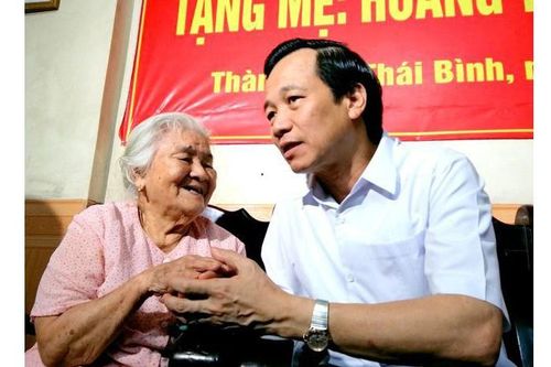 Nghĩ về hành trình 'trả nợ dân' của Bộ trưởng Đào Ngọc Dung