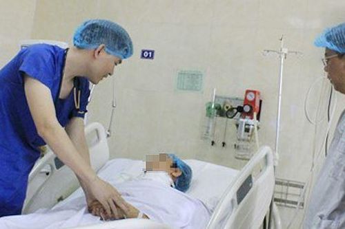 Nam thanh niên bị đâm xuyên cổ do va chạm giao thông