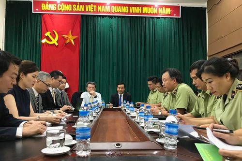 Chủ thương hiệu Uniqlo 'bắt tay' Quản lý thị trường để chống hàng giả