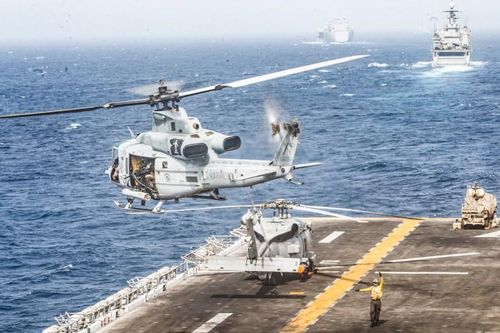 Thủy thủ tàu USS Boxer kể về khoảnh khắc gay cấn trên Eo biển Hormuz