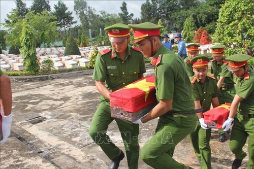 Trưng bày những hình ảnh về công tác đền ơn đáp nghĩa