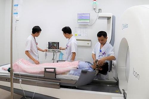 2 bệnh nhân được điều trị u sọ não bằng máy xạ phẫu mới