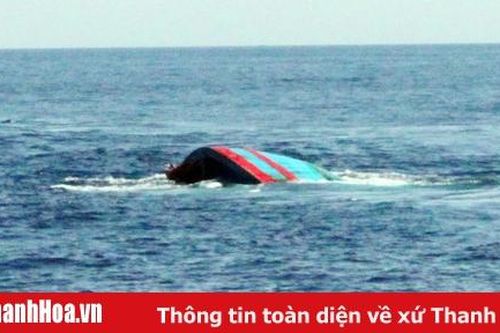 Chìm tàu cá ở Hậu Lộc, 4 ngư dân thoát chết