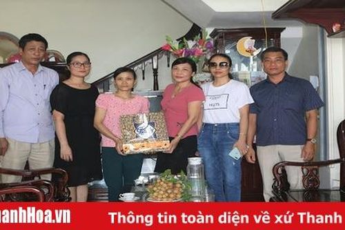 Công đoàn Báo Thanh Hóa trao quà cho gia đình chính sách và đoàn viên công đoàn có hoàn cảnh khó khăn