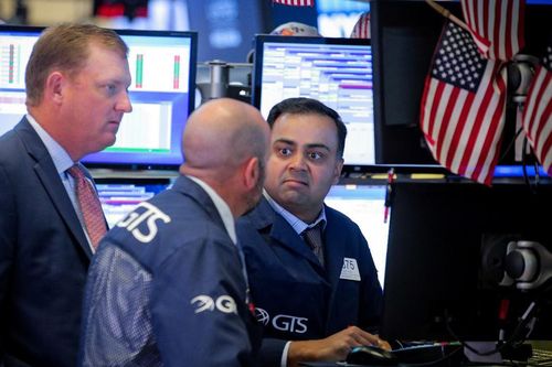 Cổ phiếu công nghệ đưa S&P 500 lên gần mức kỷ lục