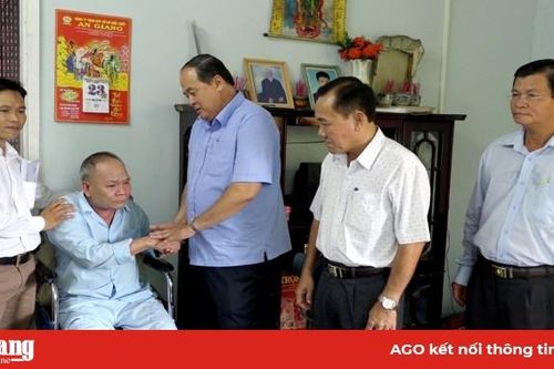 Chủ tịch UBND tỉnh Nguyễn Thanh Bình thăm, tặng quà gia đình chính sách nhân kỷ niệm 72 năm ngày Thương binh - Liệt sĩ 27-7