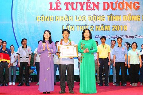 Tuyên dương 320 công nhân lao động tiêu biểu