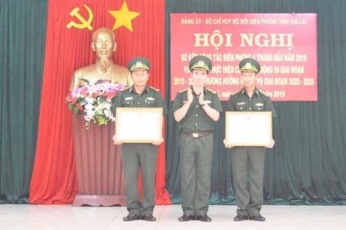 Gia Lai: Khen thưởng tập thể, cá nhân trong đấu tranh ngăn chặn vượt biên