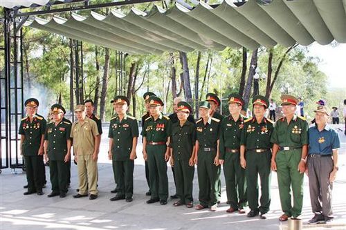 Hơn 1 nghìn người viếng Nghĩa trang Liệt sĩ quốc gia Trường Sơn, Đường 9 mỗi ngày