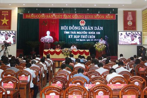 Biểu quyết thông qua 21 nghị quyết quan trọng